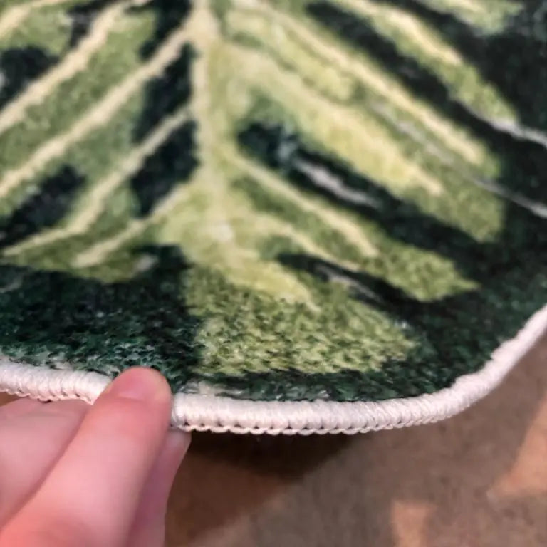 Green Tropical Monstera Leaf Print Microfiber Bathroom Mat - Absorbent, Non-Slip Bath Rug with Natural Look, Hawaiian Plants Themed for Bathroom Home Decoration, Unique Indoor Decor