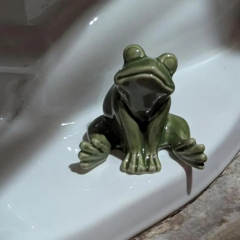 1/2 Fun Frog Toilet Seat Buckle - Cute Bathroom Decoration, Bathroom Accessory, Easy to Install, Compatible with Standard Toilet Seat Slots, Durable Ceramic Material, Suitable for Home, Apartment, Bathroom Fun Warm House Gift